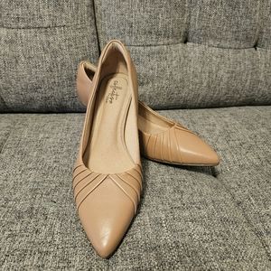 Clarks Collection Ultimate Comfort Nude Kitten Heels size 7
